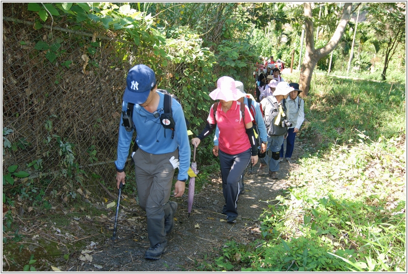 2012-10-07 10-04-00往登山口途中.JPG